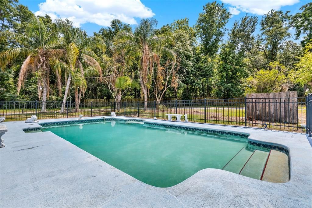Exterior, Pool