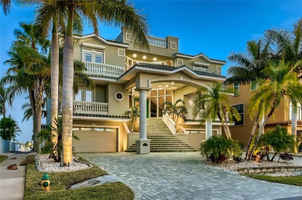 Attached, Exterior, Facade, Mediterranean