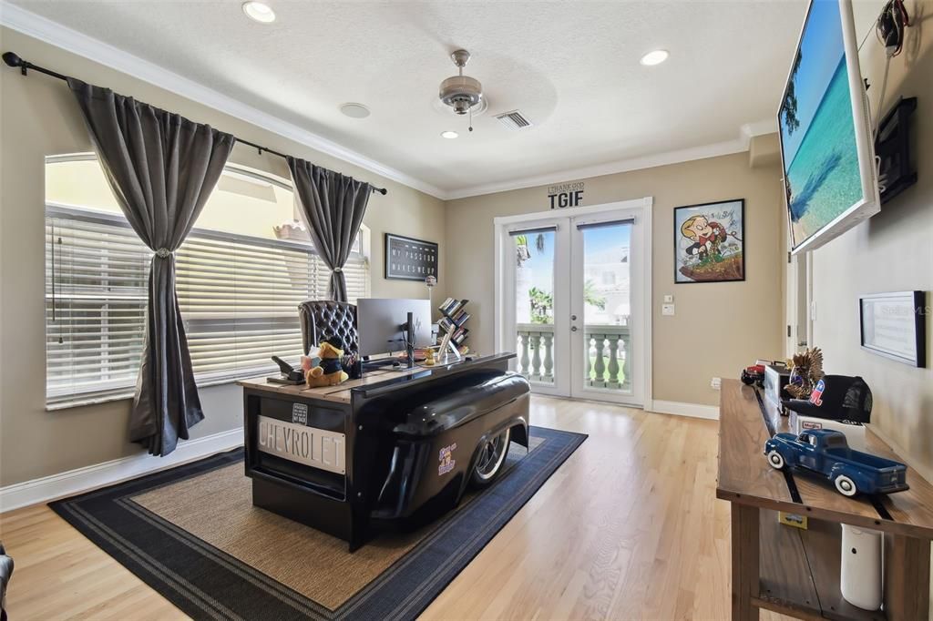 Home Office, Interior, Recessed Lighting, Wood Texture Flooring