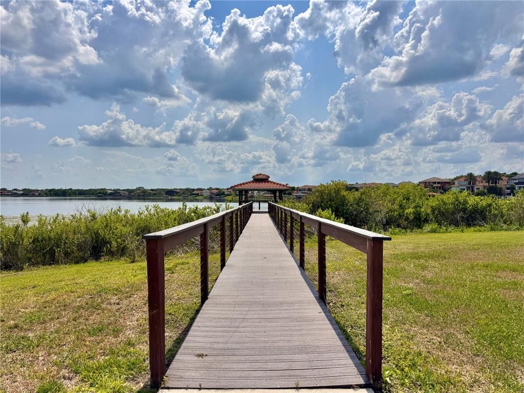 Exterior, Lake