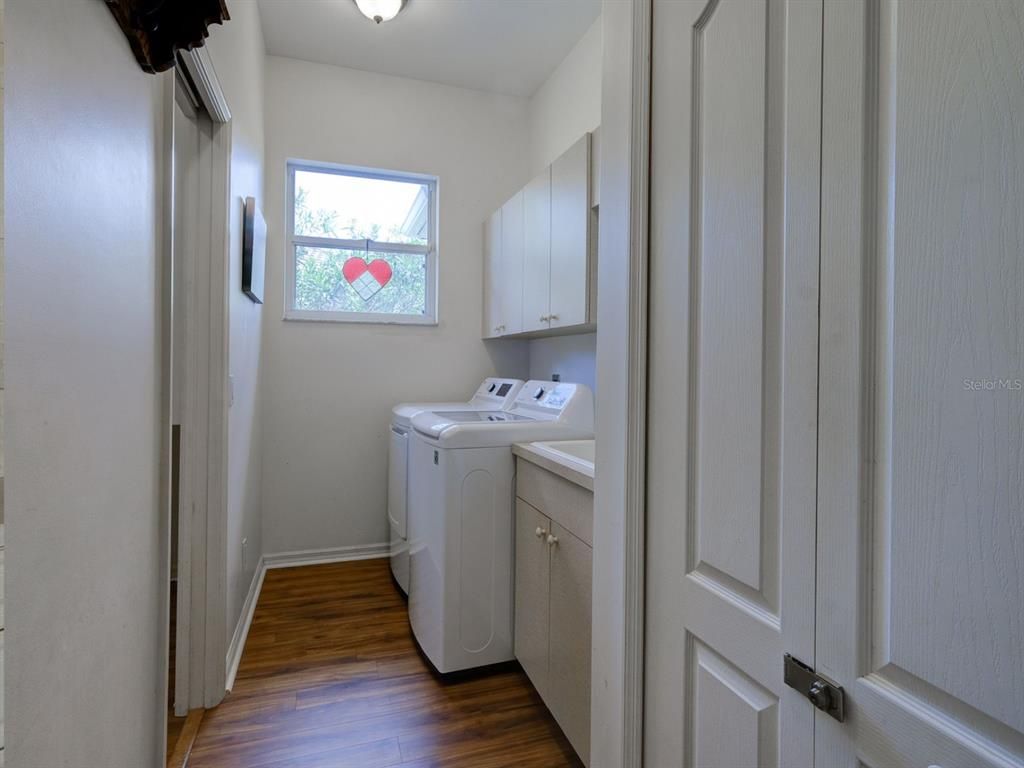 Interior, Washer, Wood Texture Flooring