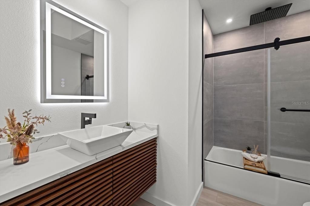 Bathroom, Interior, Recessed Lighting