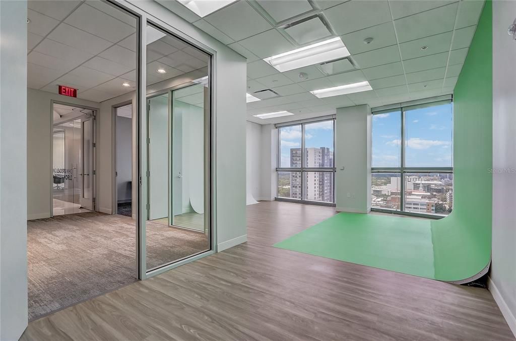 Interior, Recessed Lighting, Wood Texture Flooring