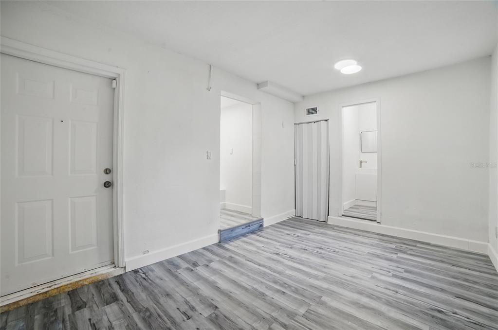 Empty room, Interior, Recessed Lighting, Wood Texture Flooring