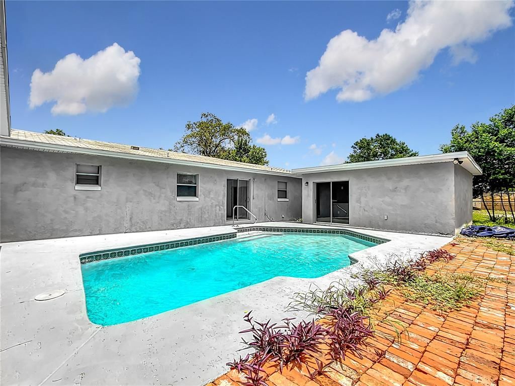 Exterior, Pool