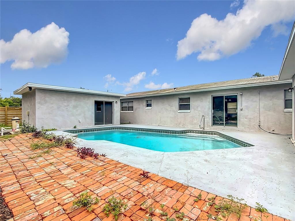 Exterior, Pool