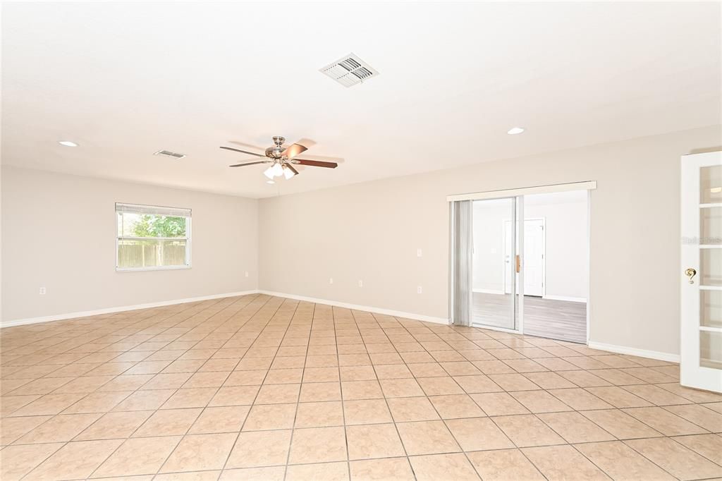 Empty room, Interior, Recessed Lighting