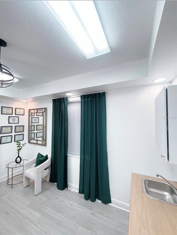 Interior, Pendant Lights, Wood Texture Flooring