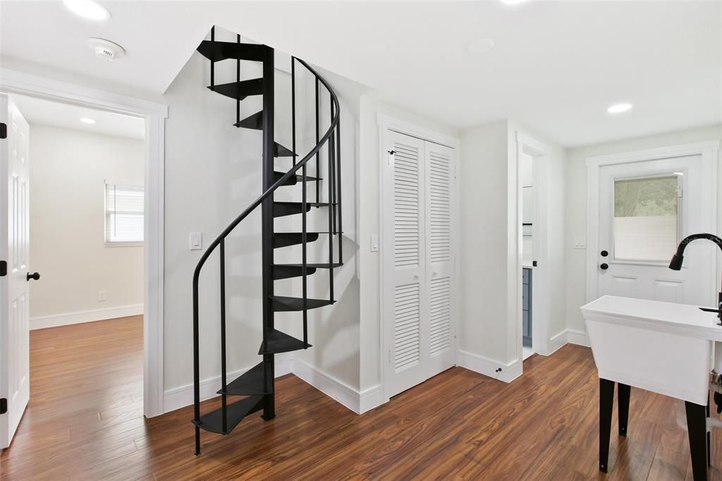 Interior, Recessed Lighting, Wood Texture Flooring