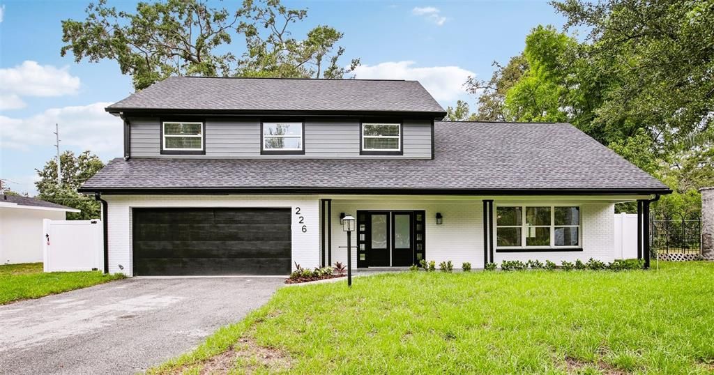 Attached, Exterior, Facade, Farmhouse
