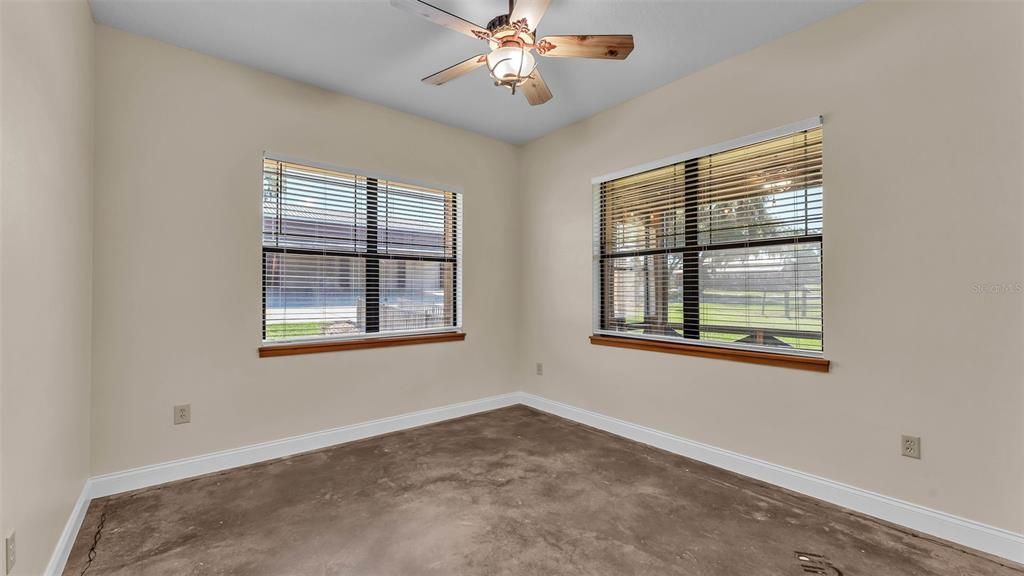 Empty room, Interior
