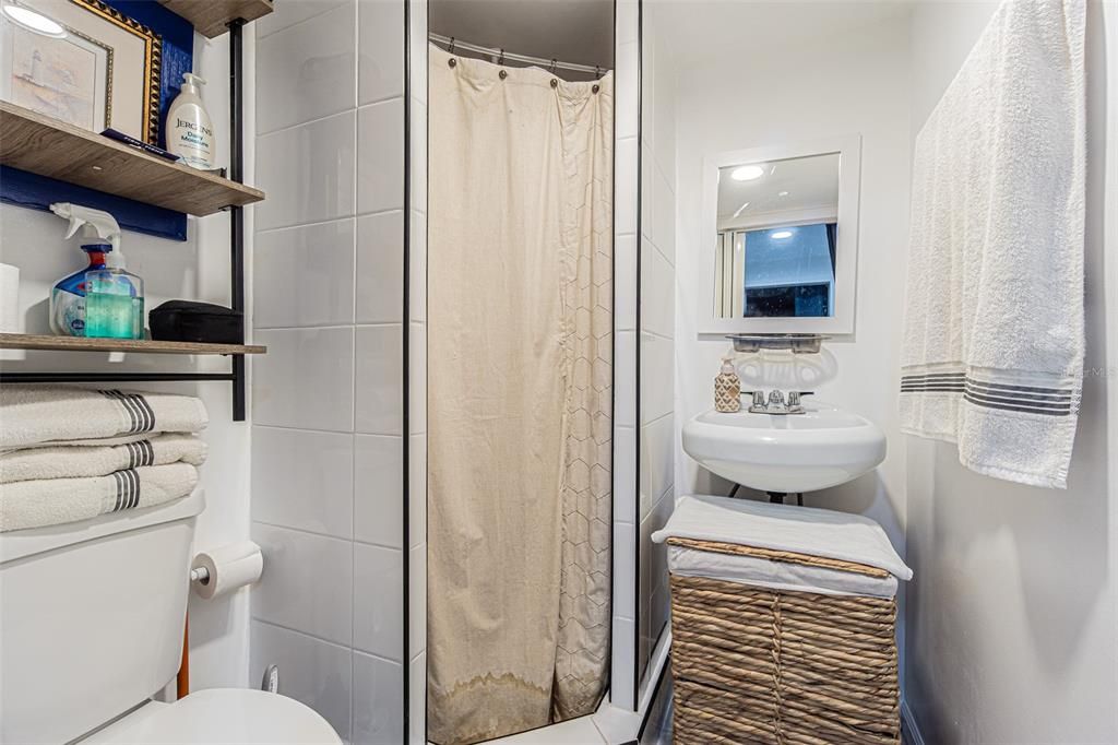 Bathroom, Interior, Recessed Lighting