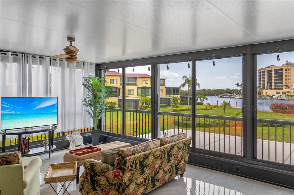 Interior, Living room, Sun Room, Water