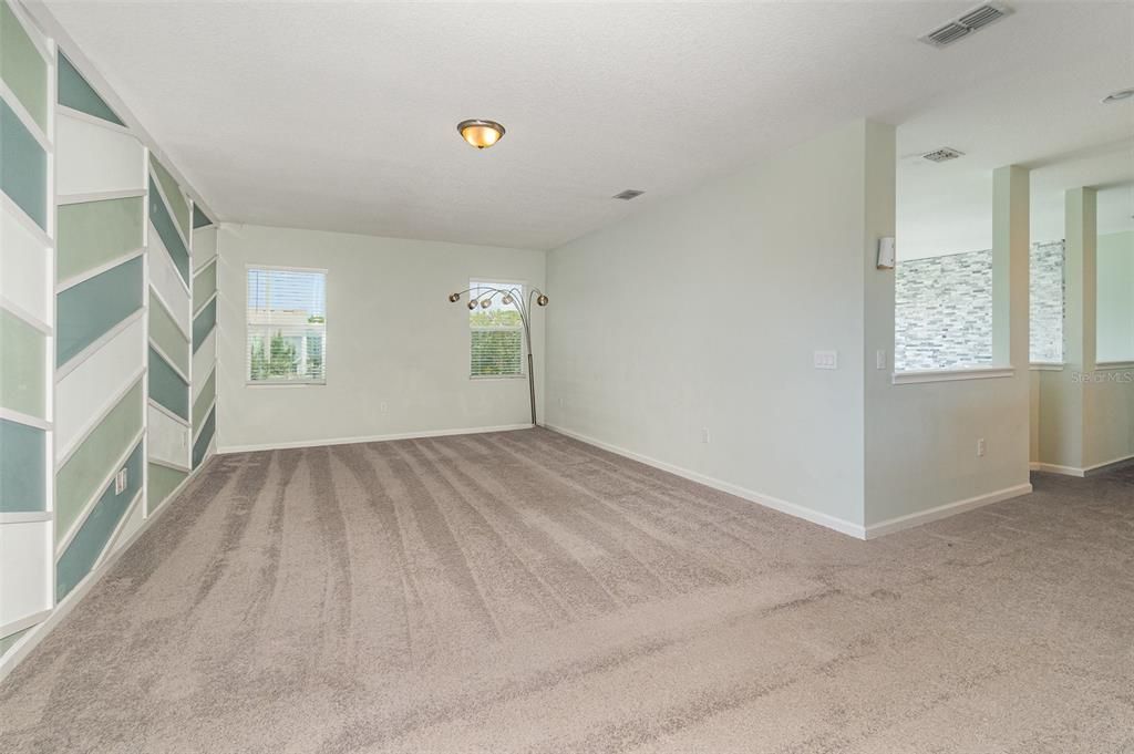 Empty room, Interior