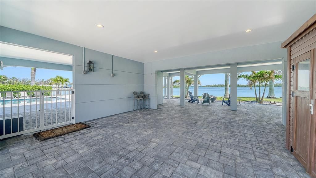 Exterior, Recessed Lighting, Water