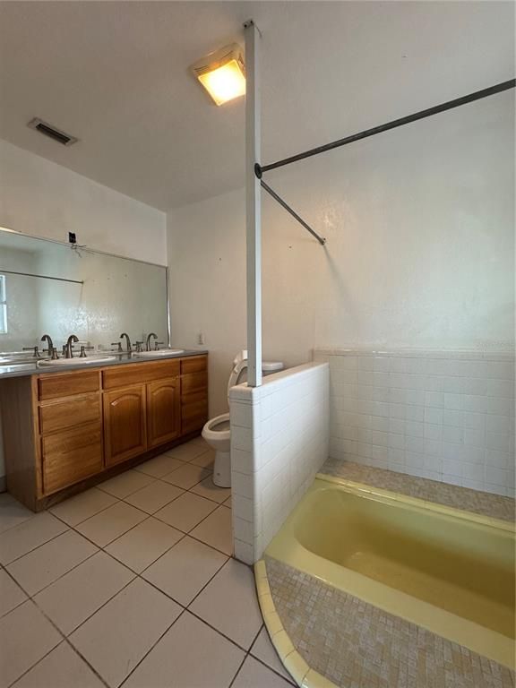 Bathroom, Dual Sink Vanities, Interior
