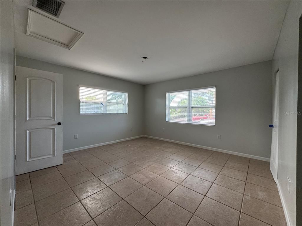 Empty room, Interior