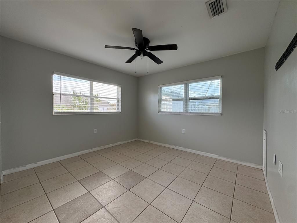Empty room, Interior