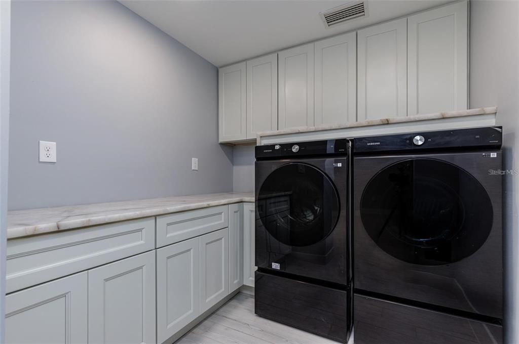 Interior, Washer, Wood Texture Flooring