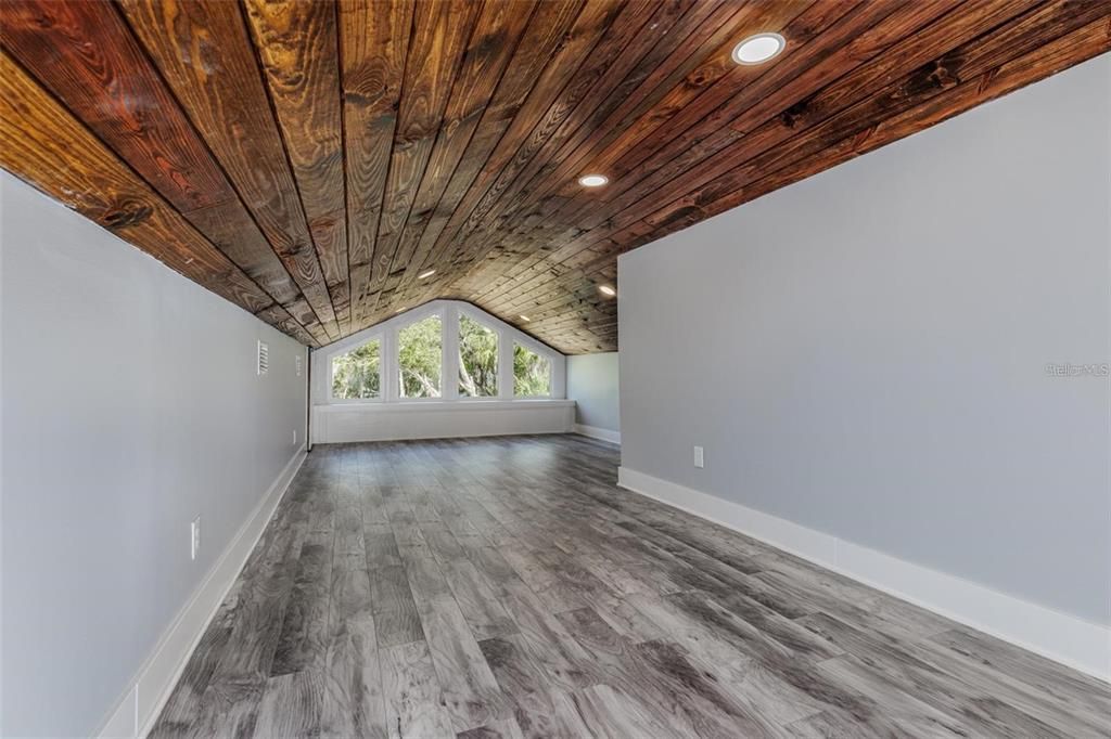 Empty room, Interior, Recessed Lighting, Wooden Ceilings, Wood Texture Flooring