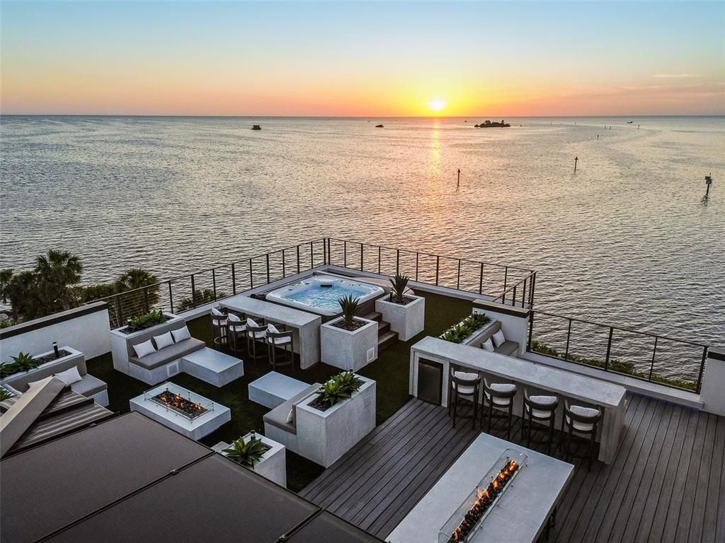 Exterior, Pool, Water