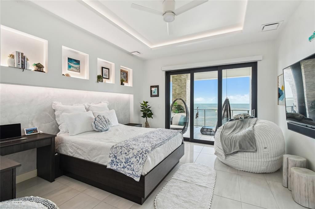 Bedroom, Interior, Water