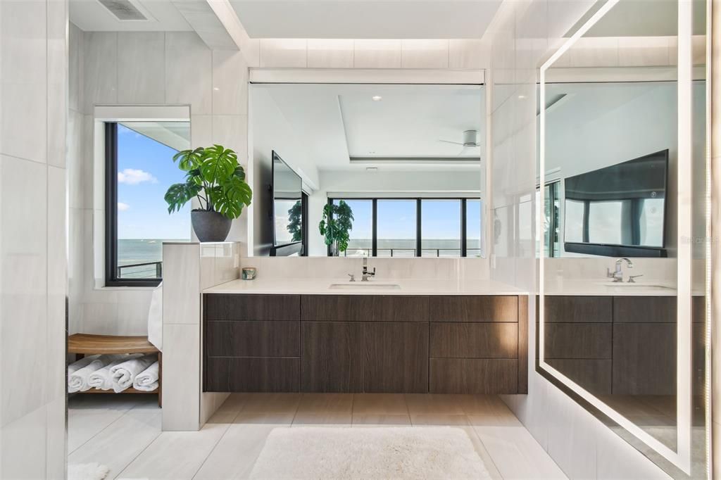 Bathroom, Dual Sink Vanities, Interior, Recessed Lighting, Water