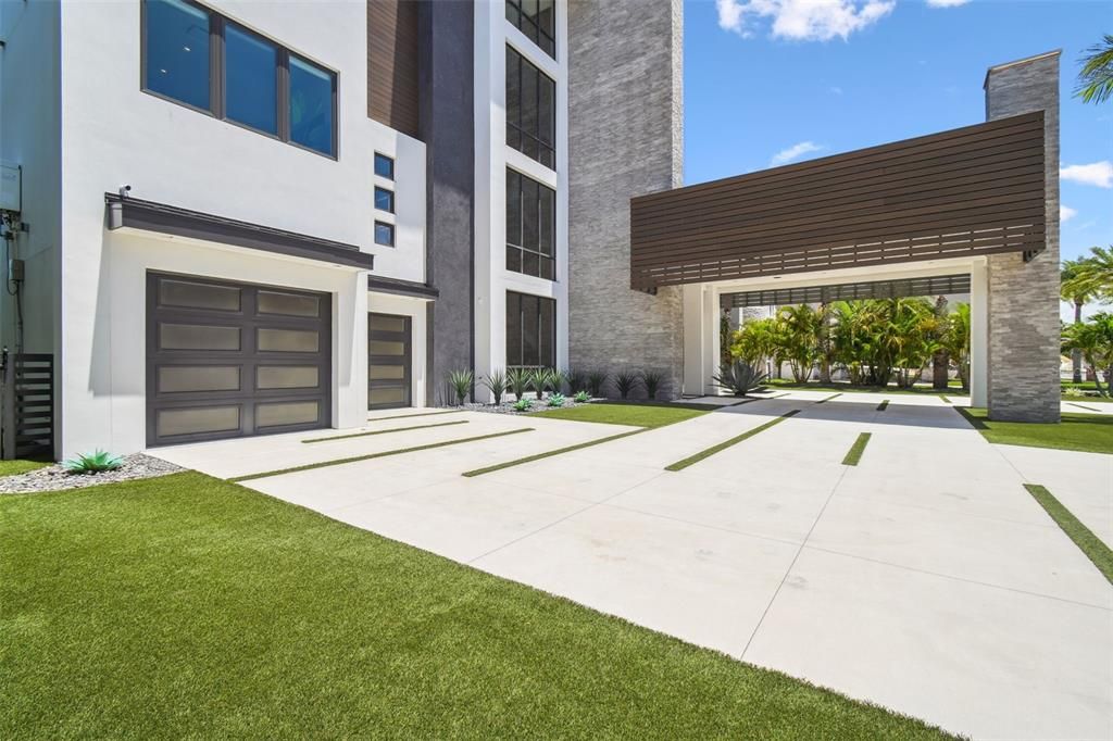 Attached, Exterior, Facade, Modern