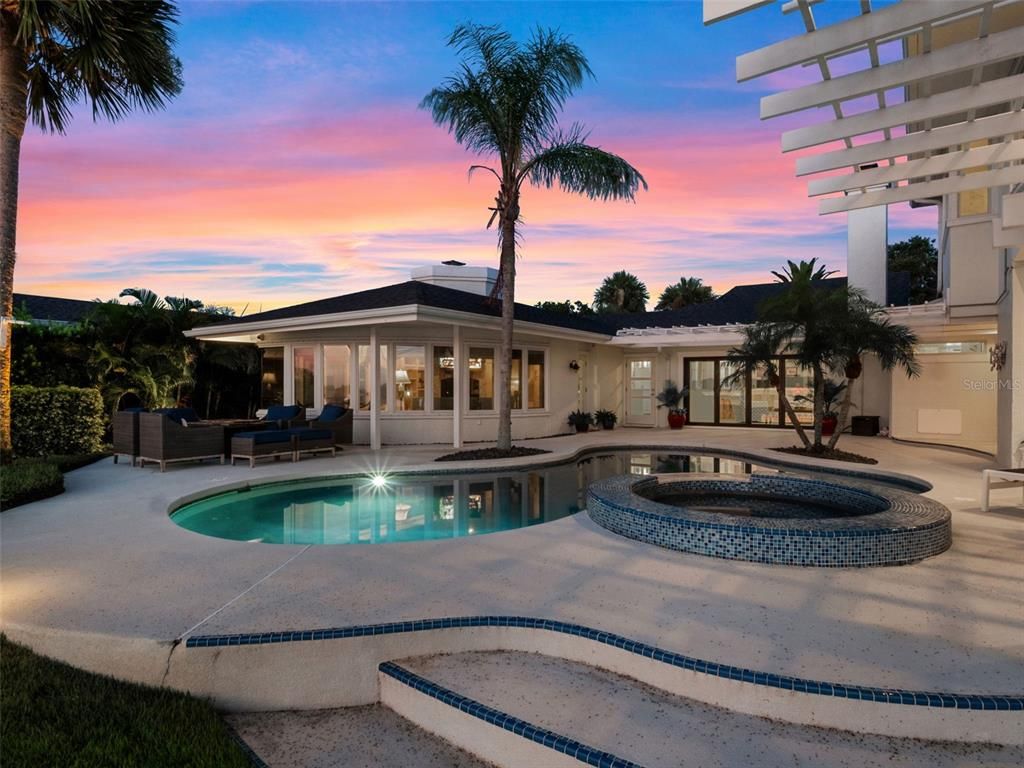 Exterior, Pool