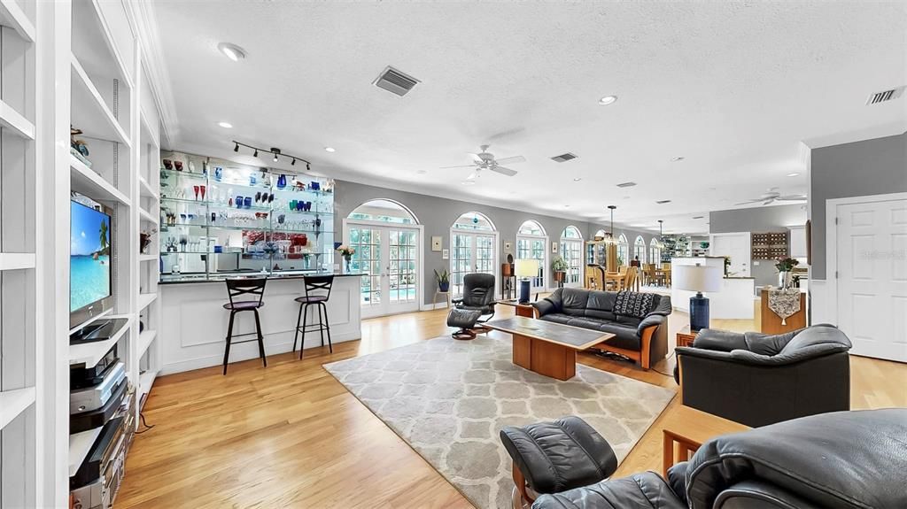 Interior, Living room, Pendant Lights, Recessed Lighting, Wood Texture Flooring