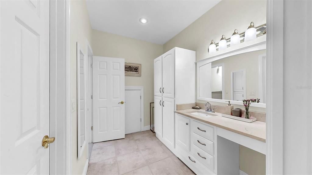 Bathroom, Dual Sink Vanities, Interior, Recessed Lighting