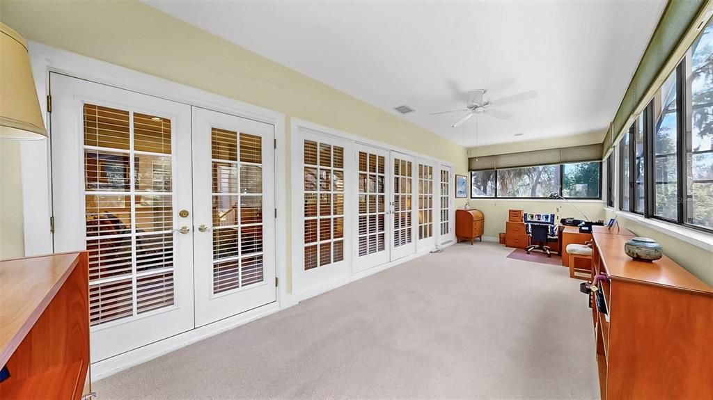 Home Office, Interior