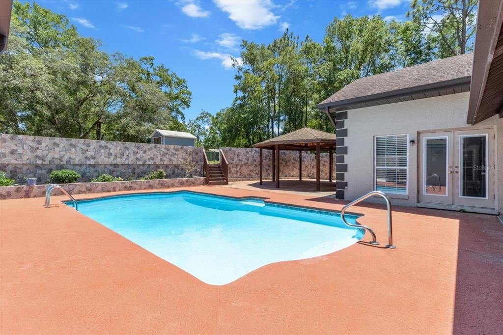 Exterior, Pool