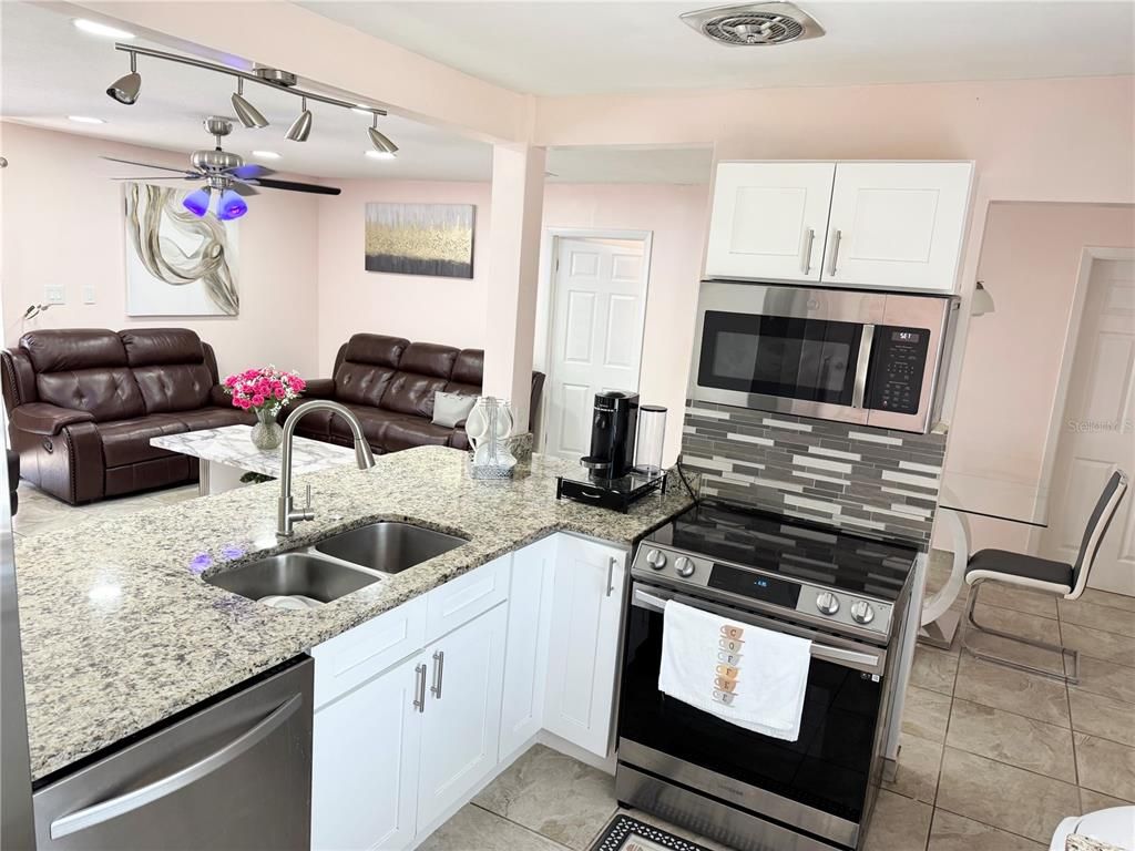 Interior, Kitchen, Living room, Stainless Steel Appliances