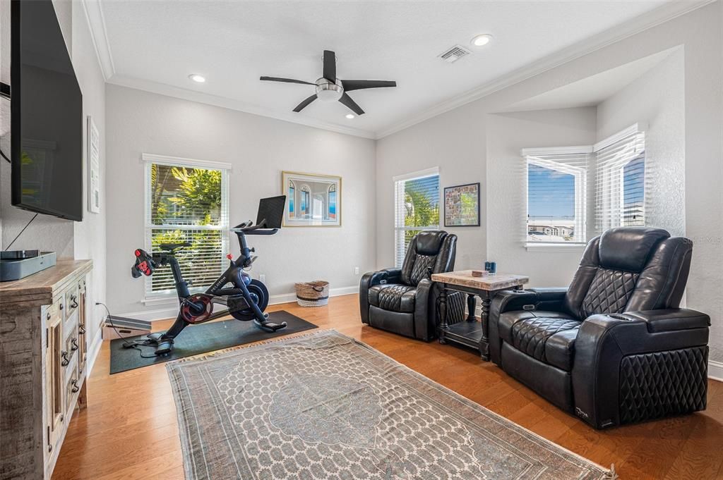 Fitness Equipment, Interior, Recessed Lighting, Wood Texture Flooring