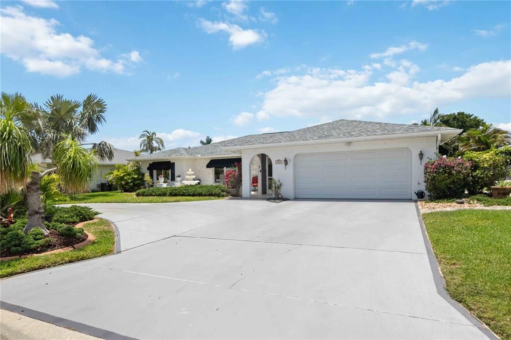 Attached, Exterior, Facade, Ranch