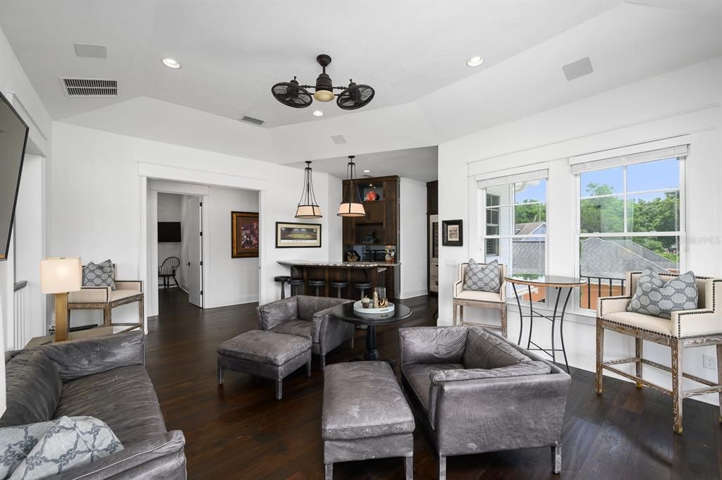 Interior, Living room, Pendant Lights, Recessed Lighting, Wood Texture Flooring
