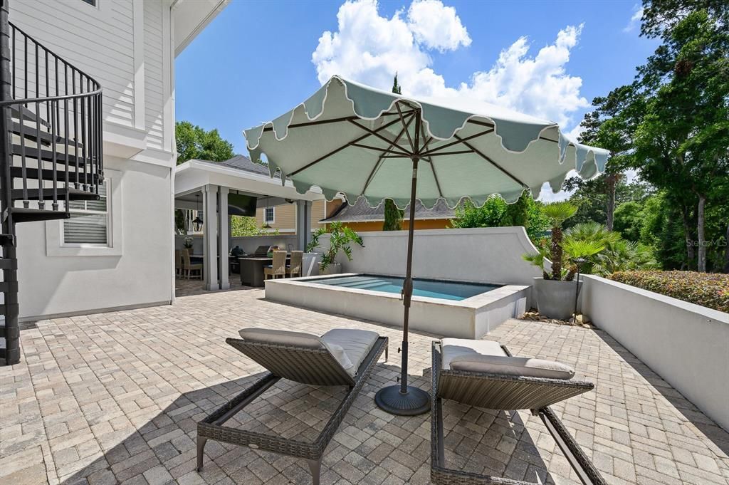 Exterior, Pool