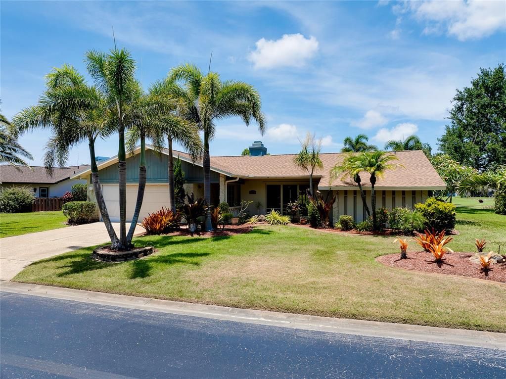 Backyard, Exterior, Facade, Ranch