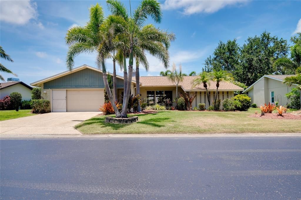 Attached, Exterior, Facade, Ranch