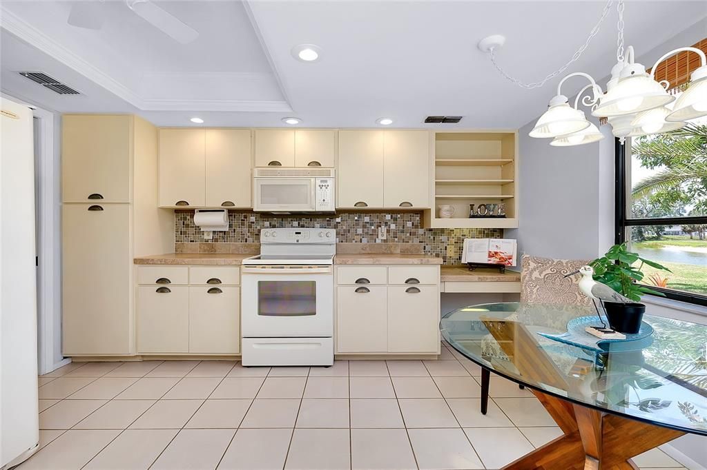 Dining room, Interior, Kitchen, Recessed Lighting