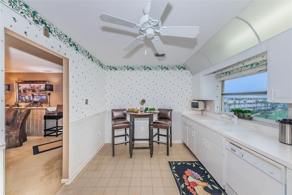 Dining room, Interior, Kitchen, Water