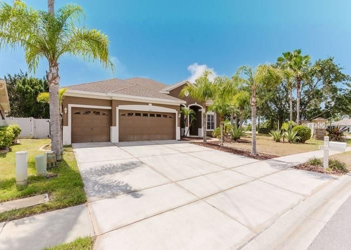 Attached, Exterior, Facade, Ranch