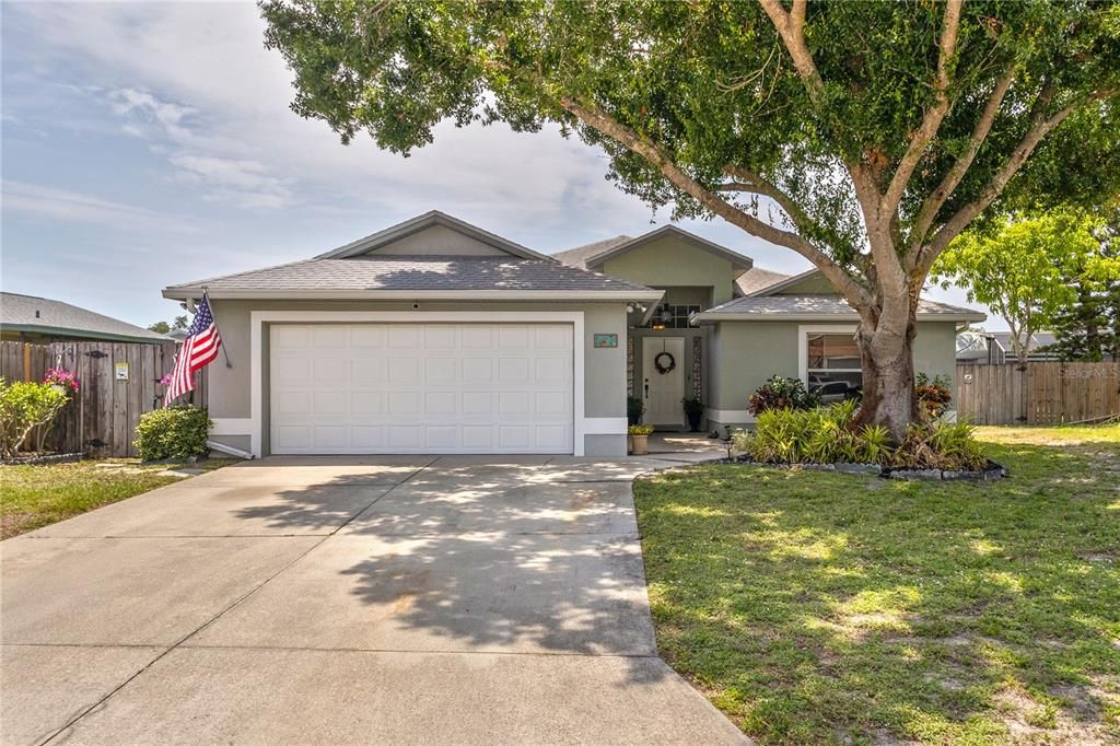 Attached, Exterior, Facade, Ranch