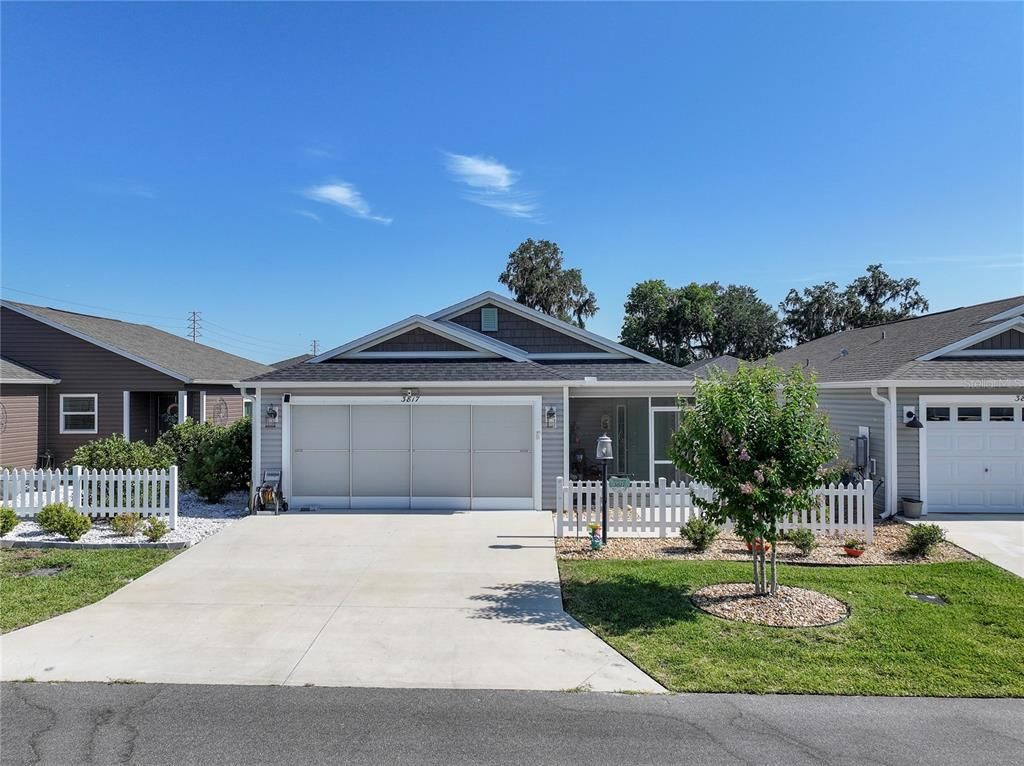 Attached, Exterior, Facade, Ranch