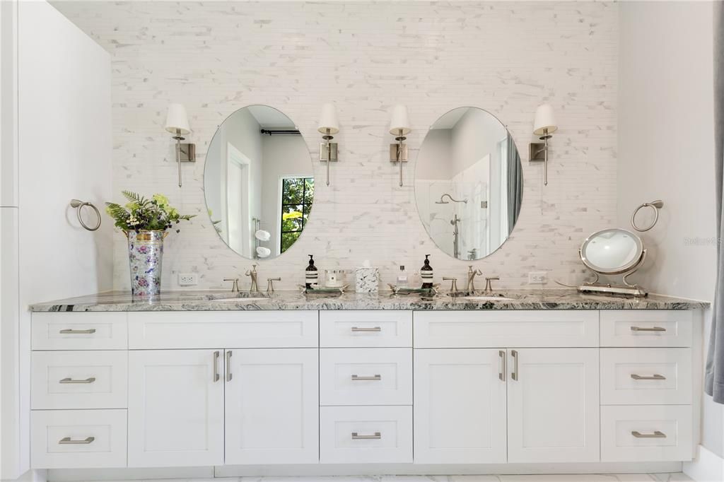 Bathroom, Dual Sink Vanities, Interior