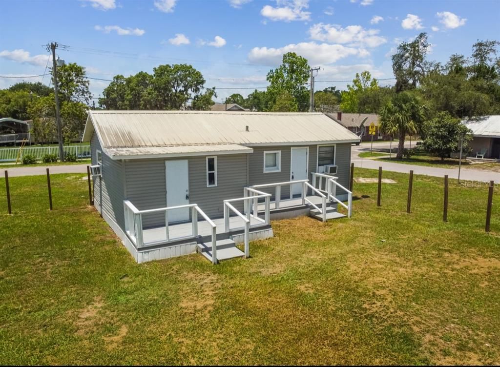 Backyard, Exterior