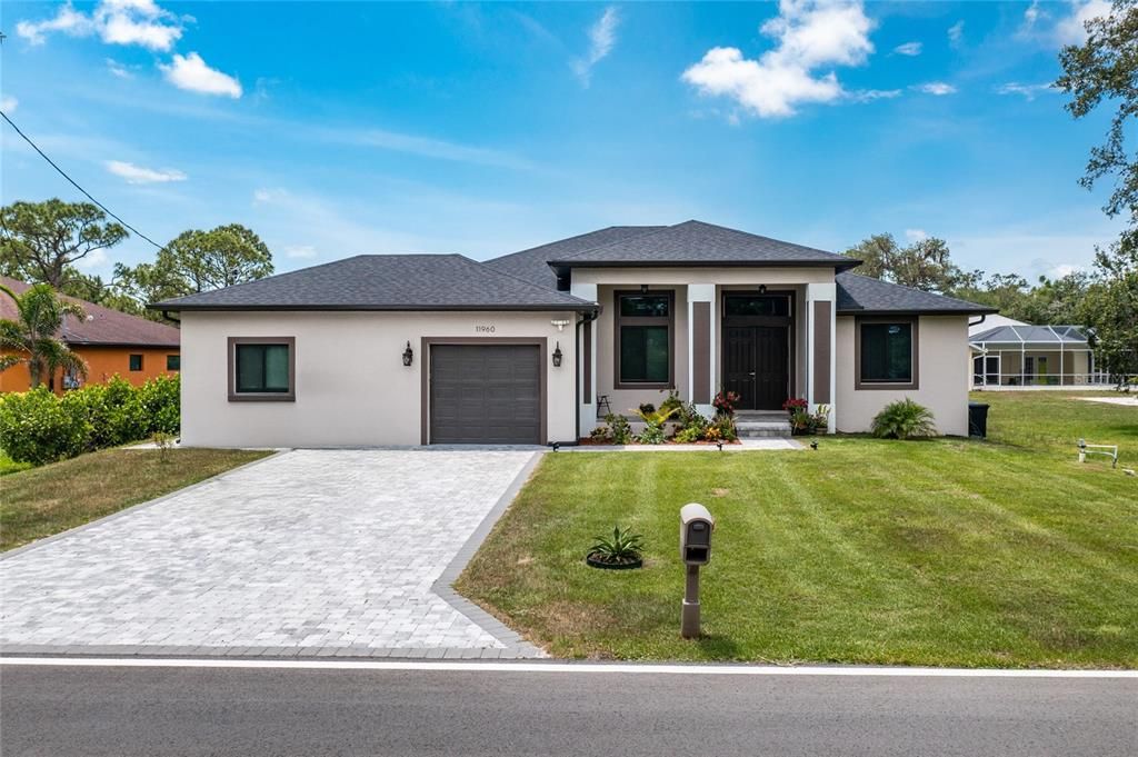 Attached, Exterior, Facade, Ranch