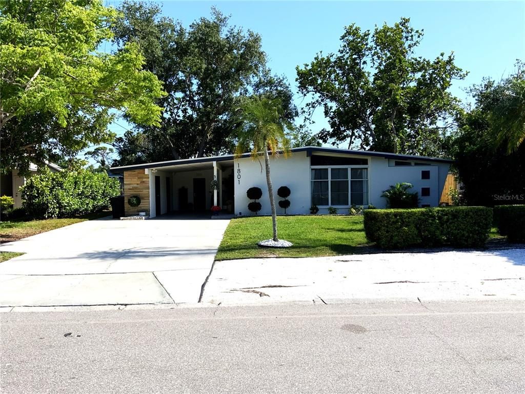 Backyard, Exterior, Facade, Ranch