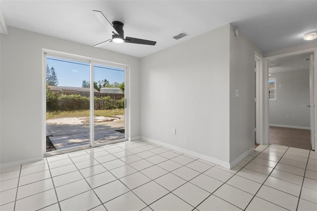 Empty room, Interior